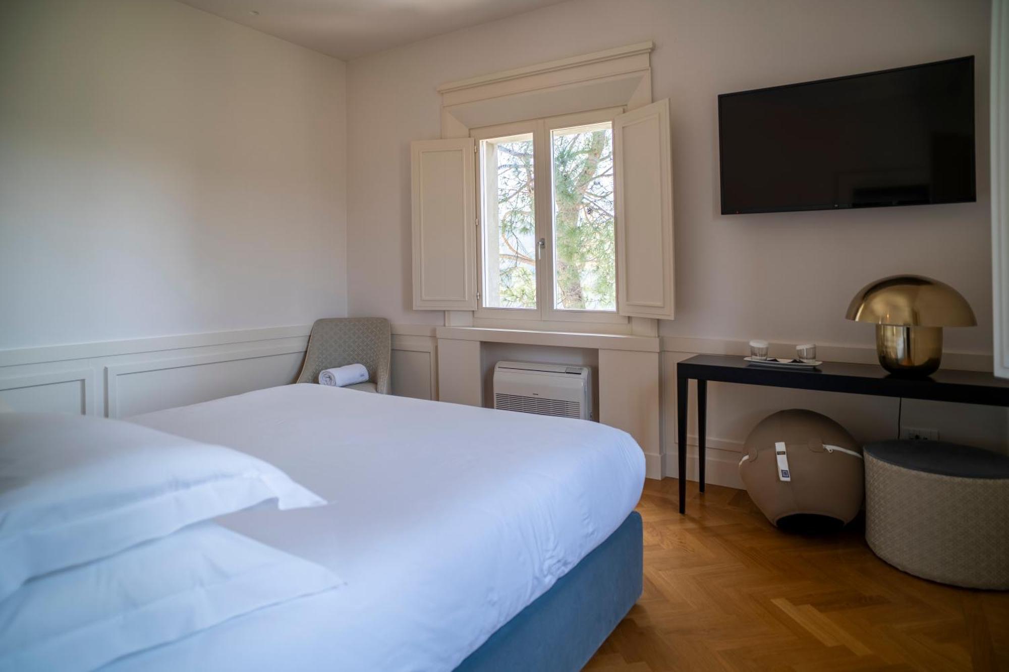Boutique Hotel Villa Monty Banks Cesena Buitenkant foto